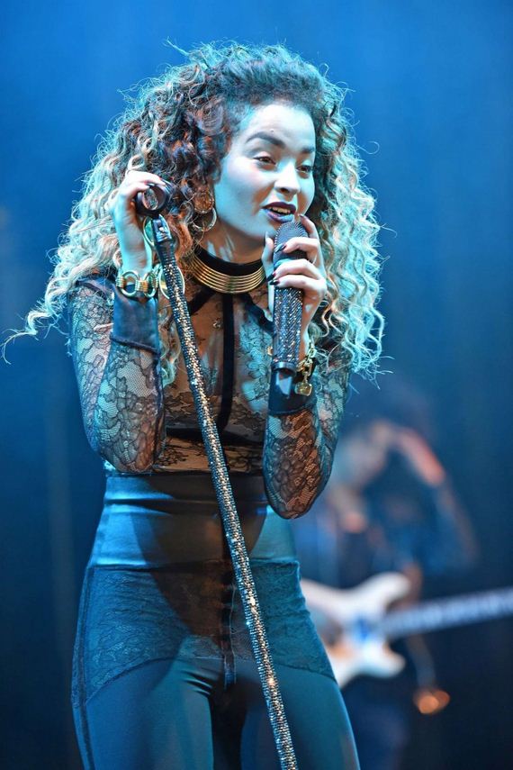 Ella-Eyre -V-Festival-Day-2